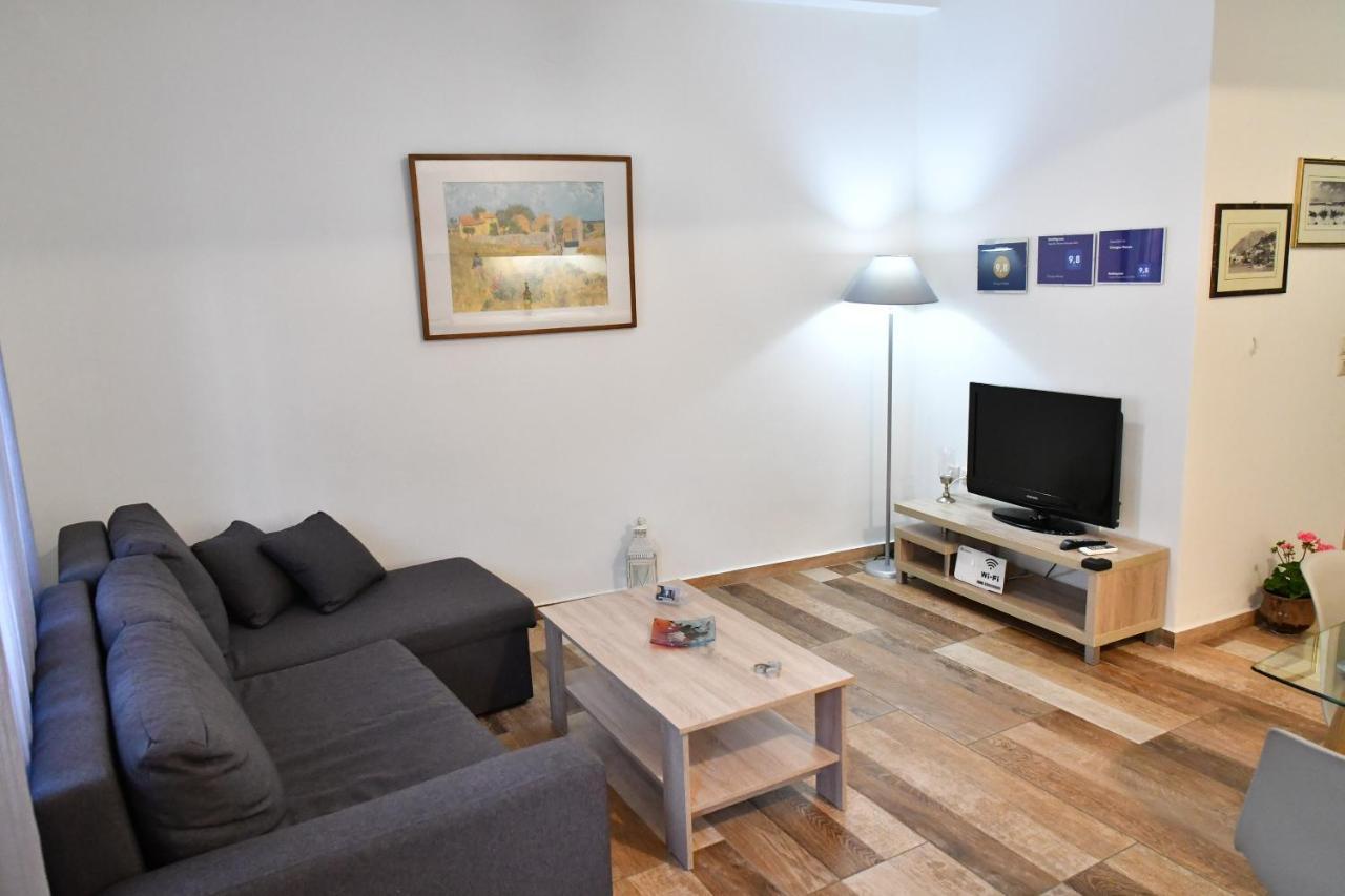 Giorgos House Apartment นาฟปลิโอ ภายนอก รูปภาพ