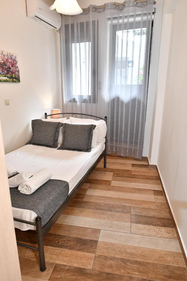 Giorgos House Apartment นาฟปลิโอ ภายนอก รูปภาพ
