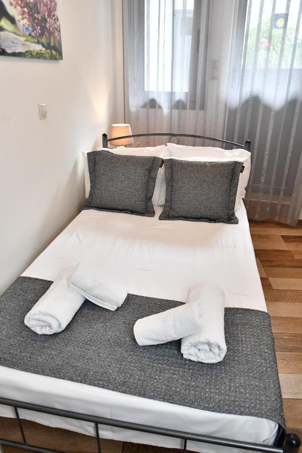 Giorgos House Apartment นาฟปลิโอ ภายนอก รูปภาพ